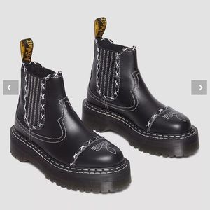 Dr. Martens - Gothic Americana Leather Platform Chelsea Boots 🖤